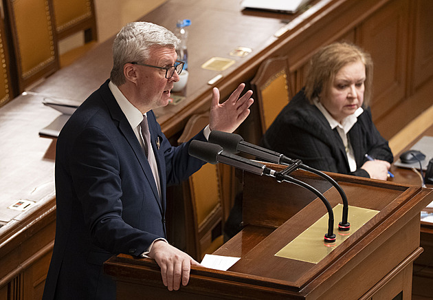 Opozice chce řešit Macinkovy SMS na Hrad, koalice ji ale nepouští ke slovu