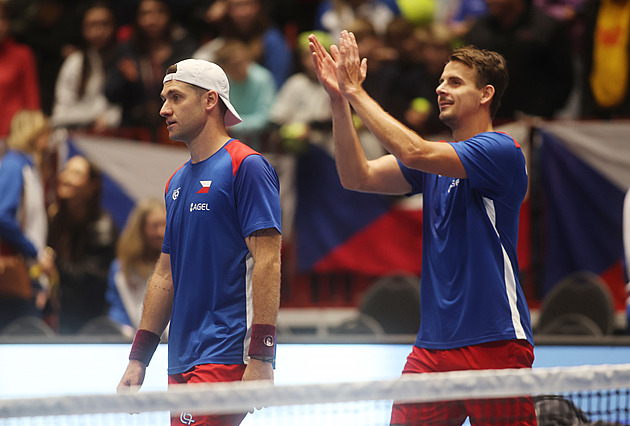 Nouza a Rikl odvrátili mečbol. Češi v Davis Cupu porazili Švédy a vyzvou Američany