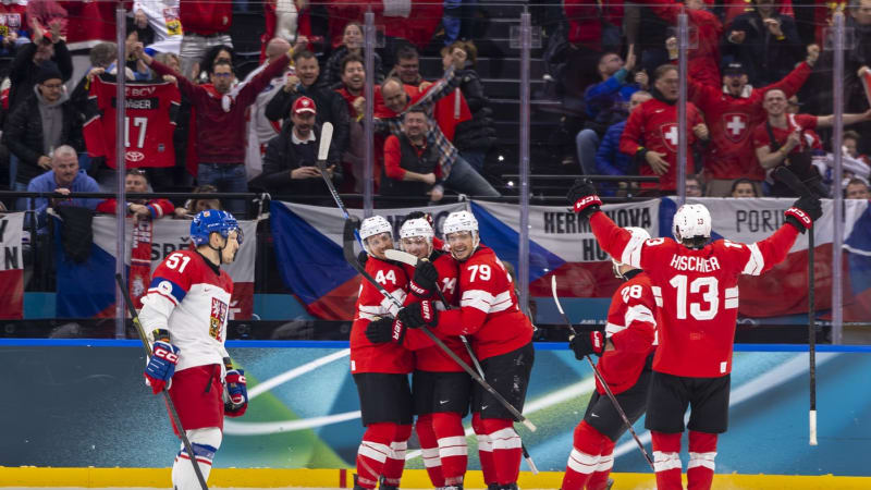 Gól, který srazil Čechy, neměl asi platit. Švýcarů bylo na ledě moc, tvrdí Sedlák