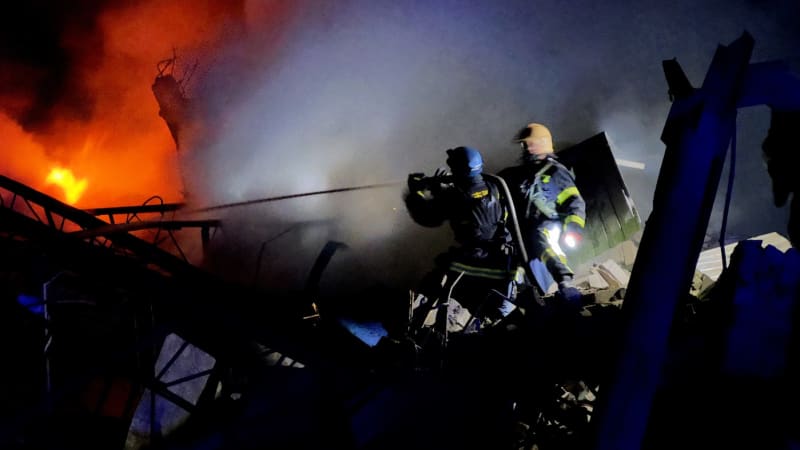 Ukrajina čelila dalším ruským útokům na energetiku. Bez proudu jsou i okupovaná území