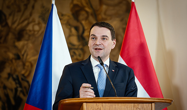 Velké země přežijí porážku, ne nekonečnou strategii, vzkázal Macinka Lavrovovi