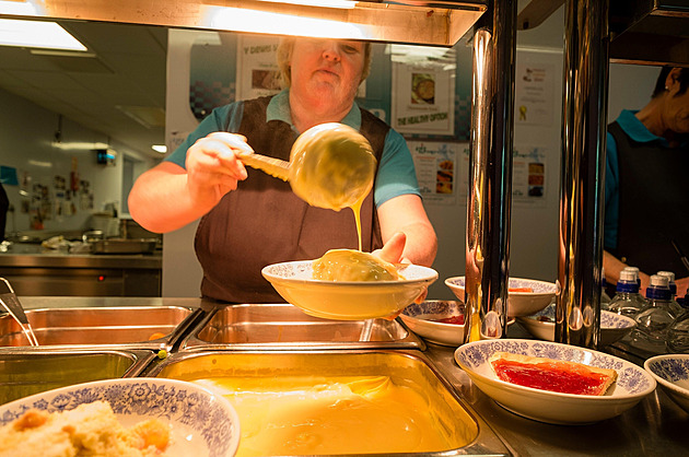 Kuchařka má žloutenku, jídelnu škola v Brně zavřela. Personál je v karanténě
