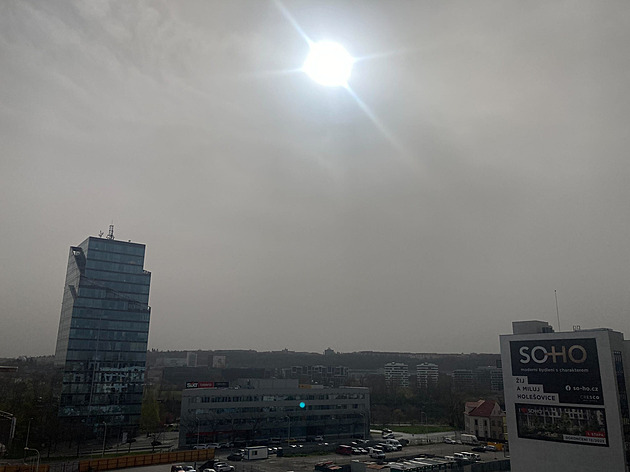 Na Česko se opět valí saharský prach. Jak ovlivní počasí a v které dny ho bude nejvíc