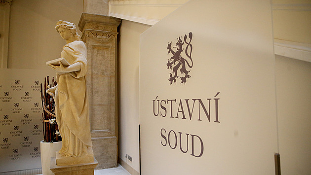 Dívka bude chodit do škol ve dvou zemích, otec je proti. U Ústavního soudu neuspěl