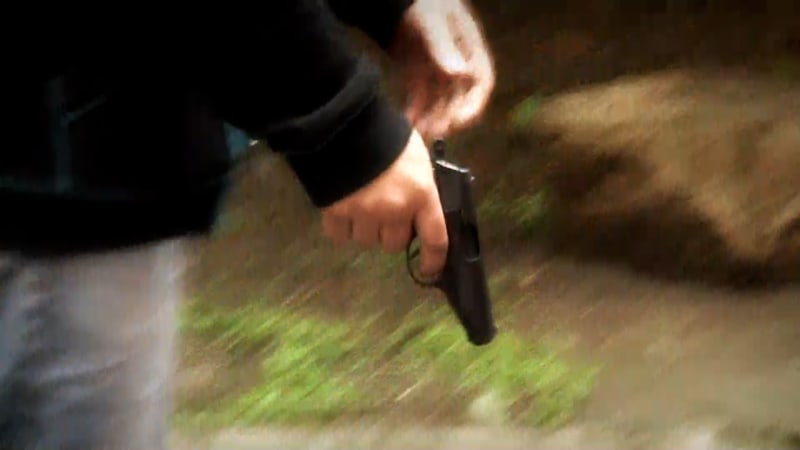 Jsem Stalin, křičel muž s pistolí v ruce v Otrokovicích. Video ukazuje bleskový zásah policie