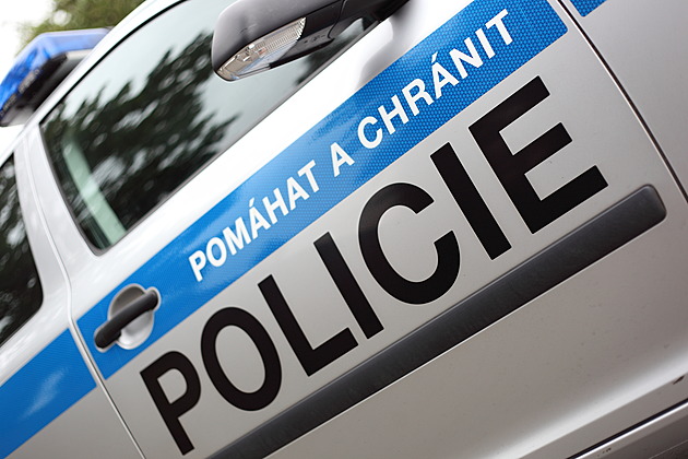 Záhadný výbuch poblíž studentských kolejí. U garáží našla policie mrtvého muže