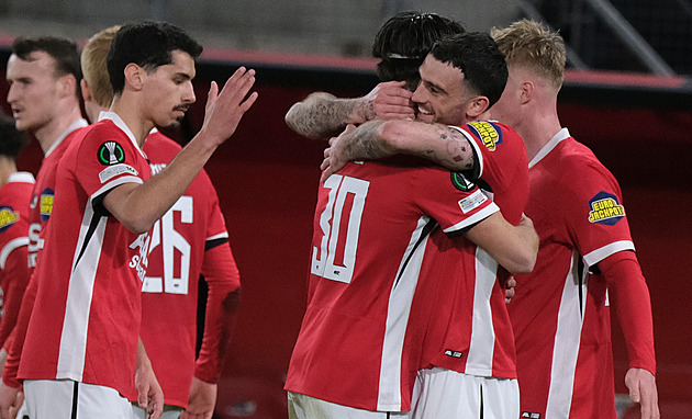 ONLINE: Alkmaar - Sparta 1:0 po půli, slavil útočník Parrott, pak domácí trefují tyč