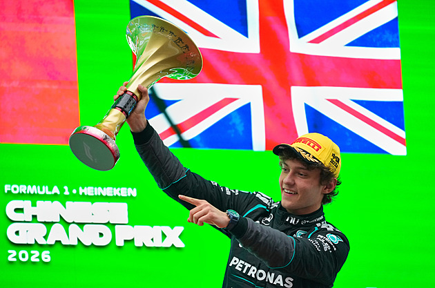 Antonelli má první triumf, Hamilton je zpět na pódiu. Noční můra v Číně pro mclareny