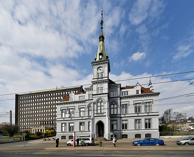 Unipetrol nabízí svůj zámeček v Ústí za 36 milionů. Dřív ho neudal za korunu