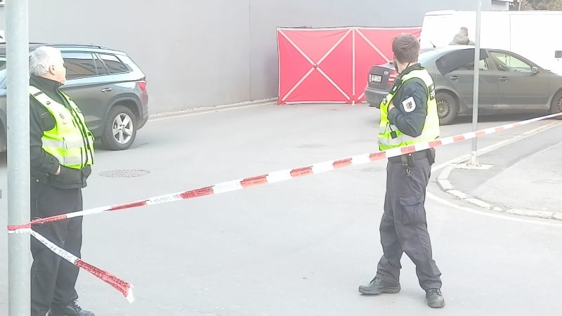 Čtvrtá vražda v kraji: Muž zabil zákazníka vinotéky stojanem, policie odhalila děsivé detaily