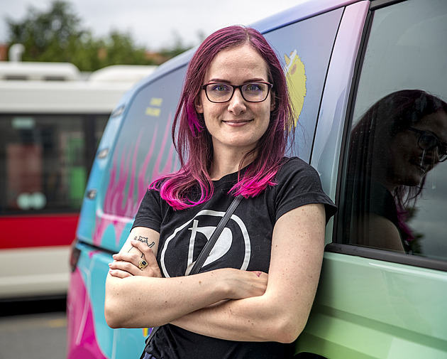 Pirátka Gregorová byla proti. Europoslanci i tak schválili rychlejší vracení migrantů