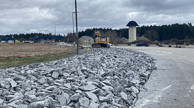U Rozvadova začala další přestavba dálničního parkoviště, hotové bude na podzim