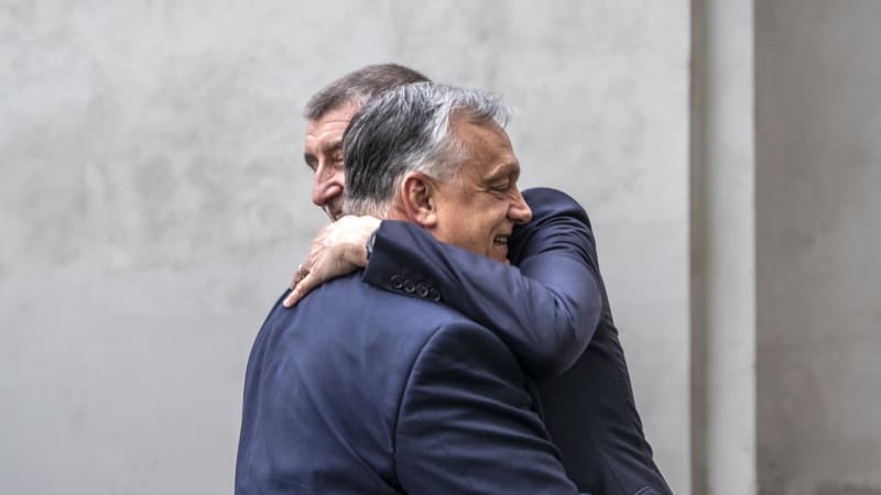 Babiš podpořil Orbána těsně před volbami: Bouřlivé časy vyžadují stabilitu, vysvětlil