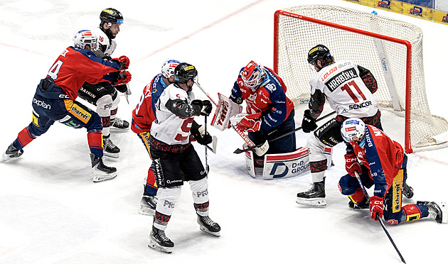 ONLINE: Pardubice - Sparta 1:0. Domácí vedou, druhý gól zhatila trenérská výzva