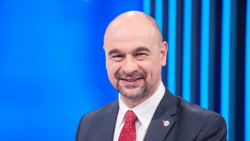 Omluven z pracovních důvodů. Kolovratník šel místo Sněmovny na hokej, hájí se schůzkami