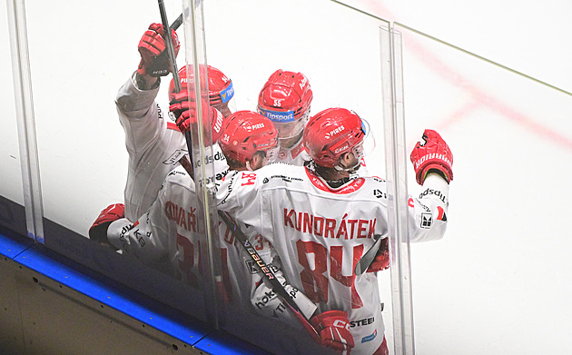 ONLINE: Pardubice - Třinec 3:2. Domácí otáčí zápas, Smejkalův gól platí