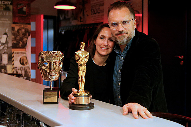 Umíme hledat díry v systému, líčí oscaroví producenti. Po Putinovi natáčejí Orbána