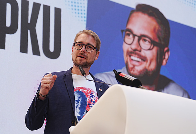 TOP 09 navrhne, aby se mohlo volit už od šestnácti let. Do Senátu chce i Šarapatku