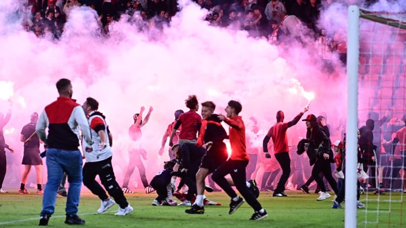Slavia musí zavřít stadion. Tribuny proti Jablonci ale úplně prázdné nebudou, kdo má výjimku?