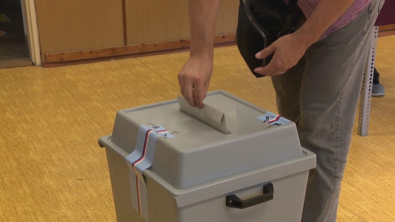 Vláda předložila návrh zákona o celostátním referendu. Tejc popsal, jak bude vypadat
