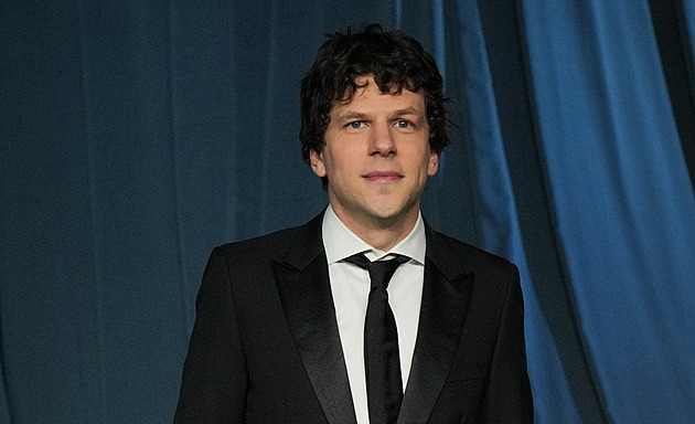 KVIFF odtajnil hvězdy: do Varů přijedou Maggie Gyllenhaalová a Jesse Eisenberg