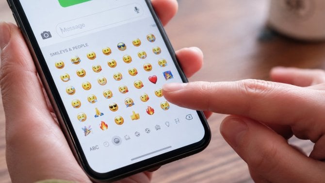 Nevíte, co znamenají jednotlivé emoji? Přehled populárních emotikonů a jejich významů