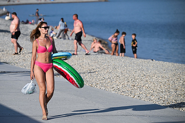 Ruská ruleta na Krymu. Pláže jsou plné, odříznutému poloostrovu hrozí evakuace