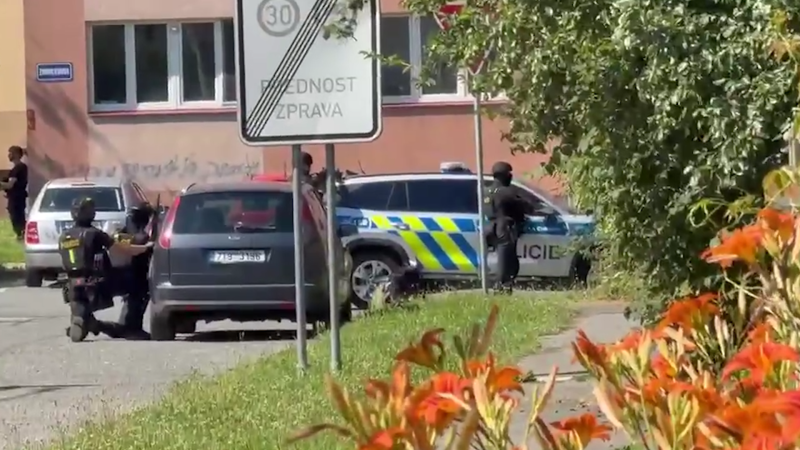 Střelba na sídlišti v Ostravě: Žena bojuje o život. Útočníka policie našla mrtvého