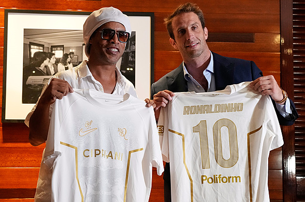 Ronaldinho už má smlouvu. V Serii C by měl nastoupit nejméně jednou